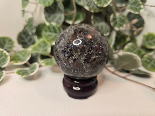 Yooperlite Sphere (UV reactive) with Stand 250g
