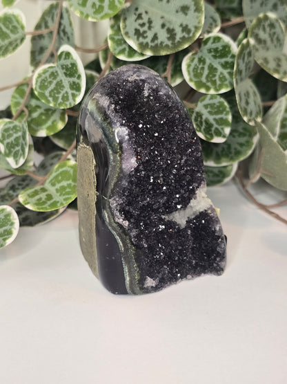 Black Amethyst Cut Base 439g