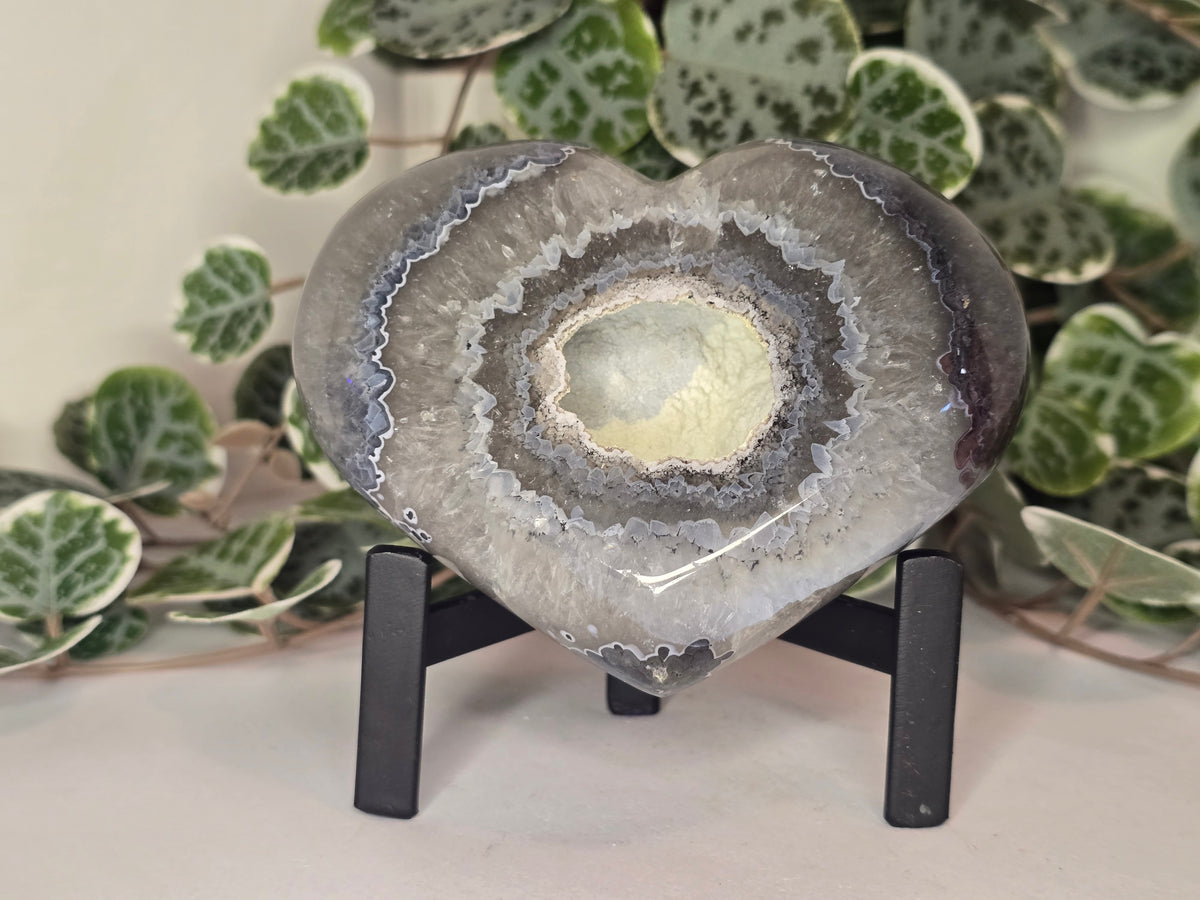 Agate Carved Heart 347g