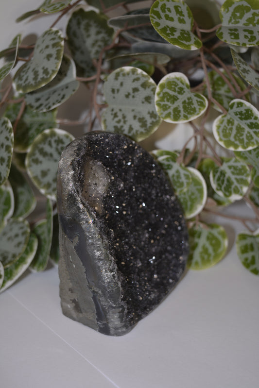 Black Amethyst Cut Base 620g
